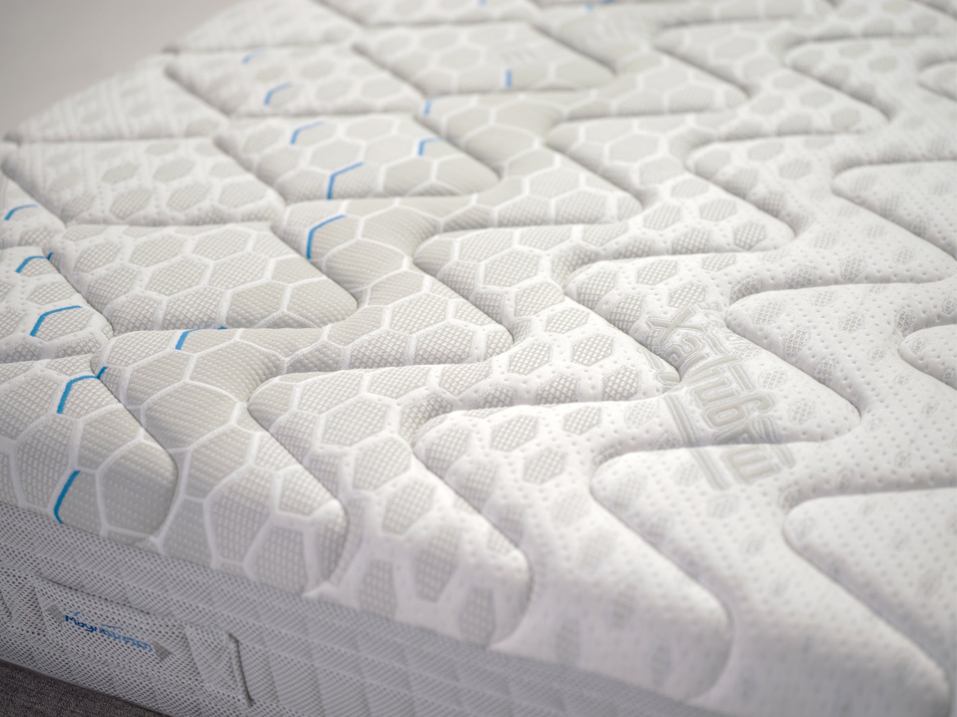 Magnistretch 9 Mattress by Magniflex